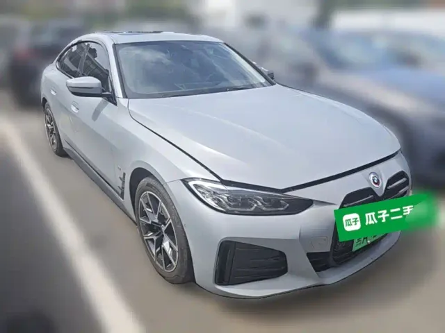 BMW i4 — Фото автомобиля 5