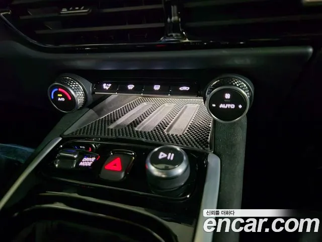 Lotus Emira — Фото автомобиля 19