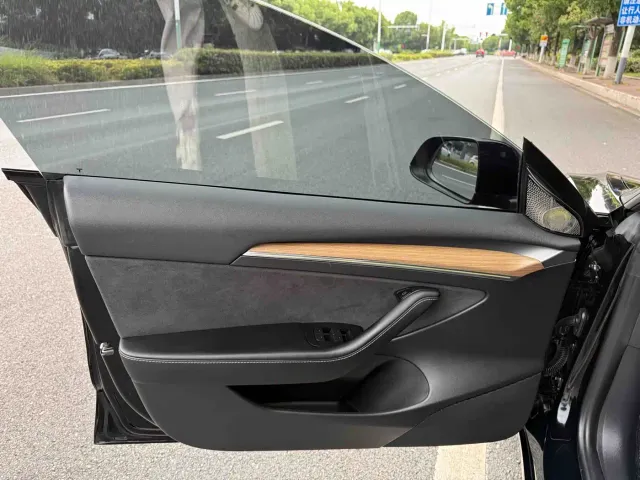 Tesla Model 3 — Фото автомобиля 9