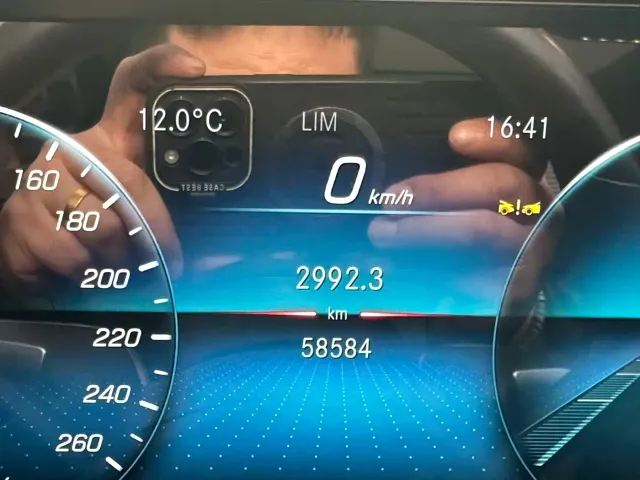 Mercedes-Benz E-Class — Фото автомобиля 11