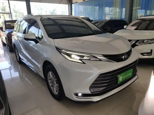 Toyota Sienna — Фото автомобиля 3