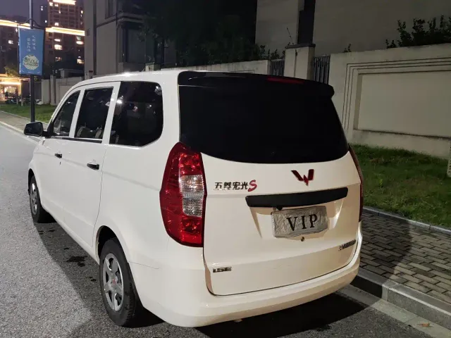 Wuling Hongguang — Фото автомобиля 7