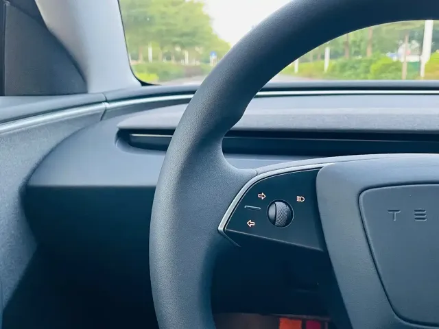 Tesla Model 3 — Фото автомобиля 22
