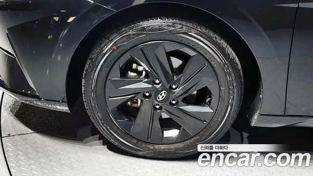 Hyundai AVANTE Avante (CN7) — Фото автомобиля 5
