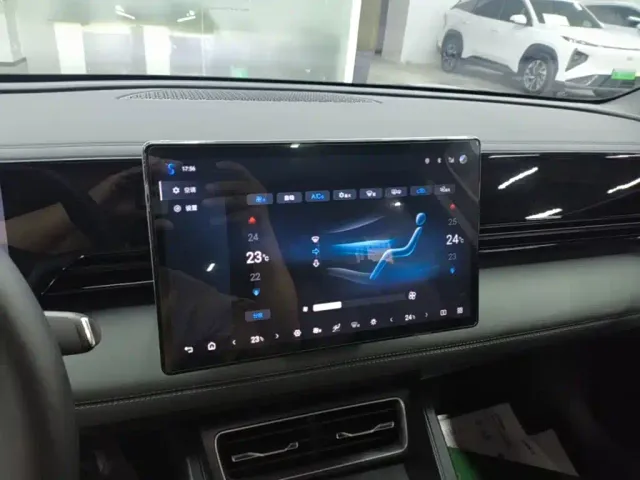BYD Qin L — Фото автомобиля 12