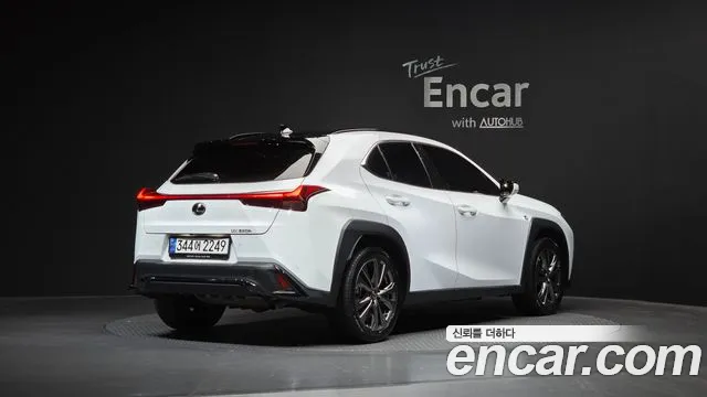Lexus UX — Фото автомобиля 2