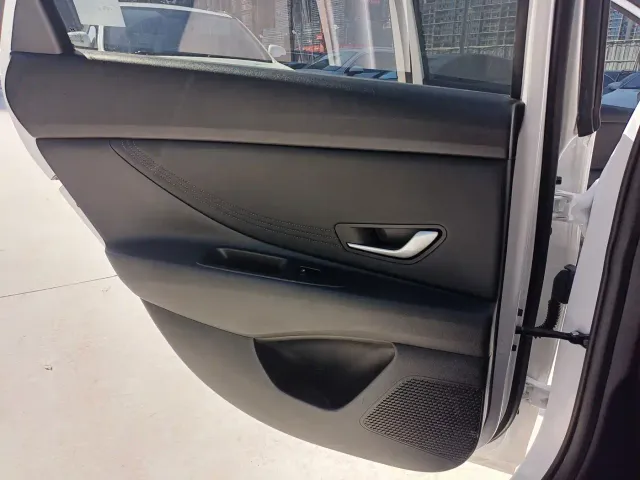 Hyundai Elantra — Фото автомобиля 23
