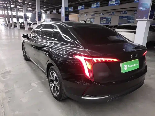 Hongqi E-QM5 — Фото автомобиля 4