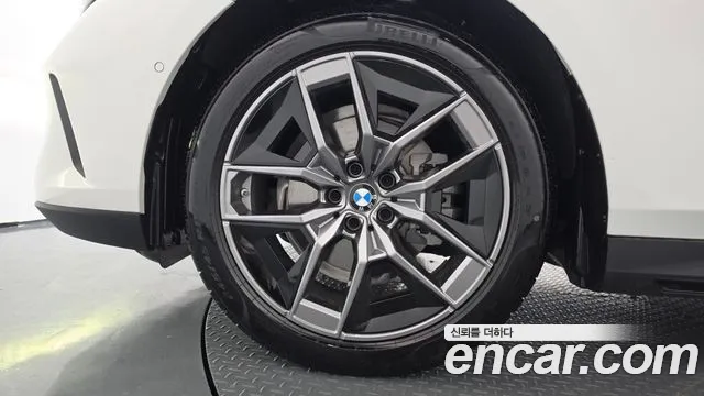 BMW 5-Series — Фото автомобиля 4