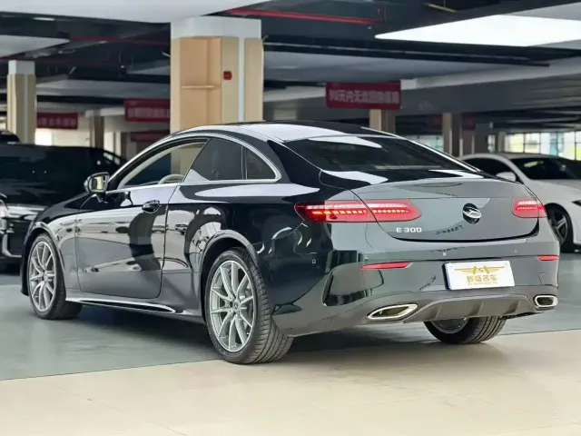 Mercedes-Benz E-Class — Фото автомобиля 8