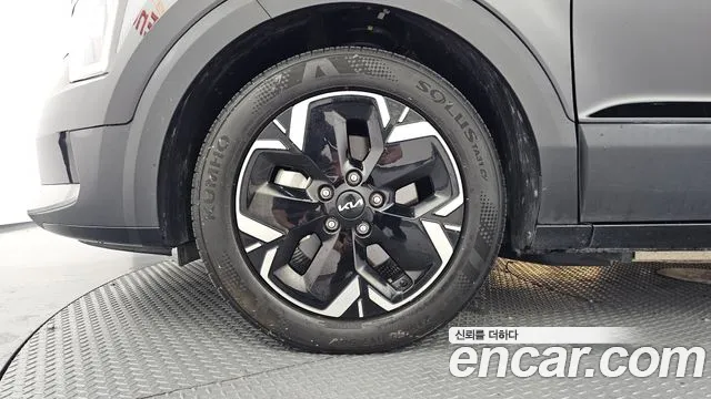 Kia Niro — Фото автомобиля 5