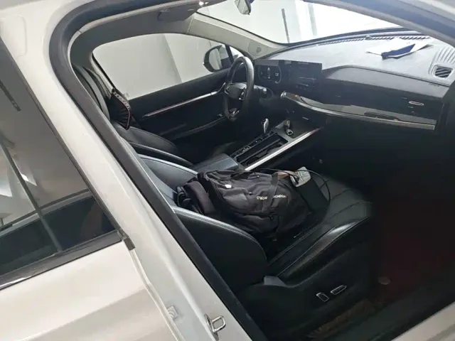 Roewe RX5 Max — Фото автомобиля 24
