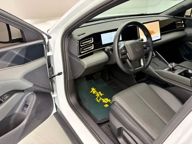BYD Qin L — Фото автомобиля 12