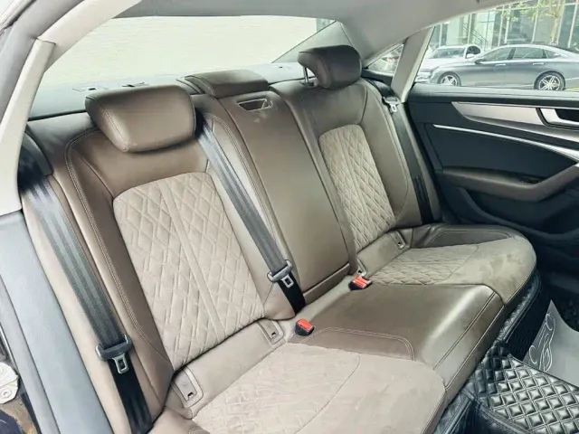 Audi A7L — Фото автомобиля 8