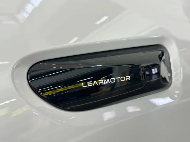 Leapmotor B01 — Фото автомобиля 13