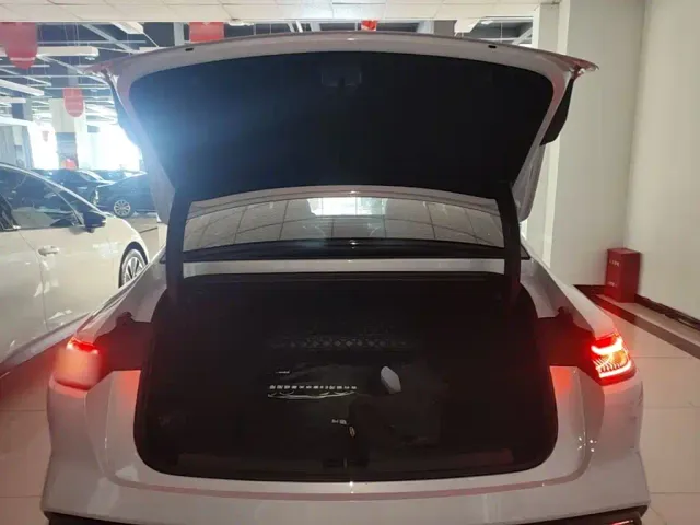 Geely Galaxy E8 — Фото автомобиля 18