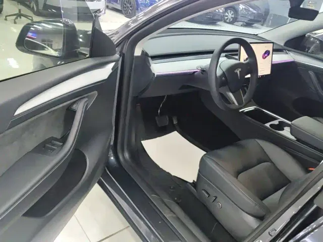 Tesla Model Y — Фото автомобиля 15