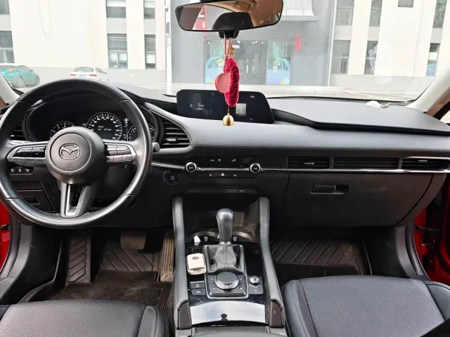 Mazda Axela — Фото автомобиля 9