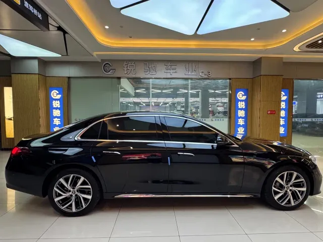 Mercedes-Benz E-Class — Фото автомобиля 4