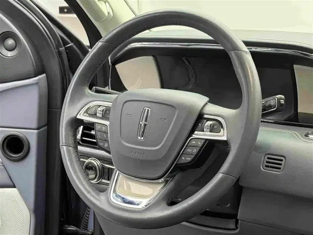 Lincoln Navigator — Фото автомобиля 15