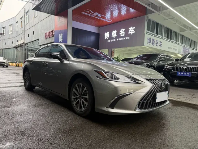Lexus ES — Фото автомобиля 3