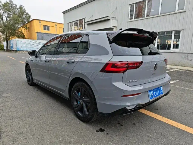 Volkswagen Golf — Фото автомобиля 9