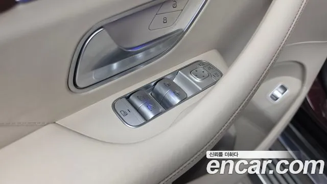 Mercedes-Benz GLS-Class — Фото автомобиля 24