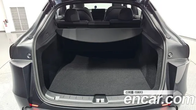 Tesla Model Y — Фото автомобиля 26