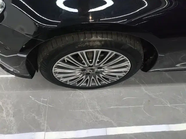 Mercedes-Benz E-Class — Фото автомобиля 22