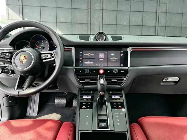 Porsche Macan — Фото автомобиля 10