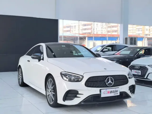 Mercedes-Benz E-Class — Фото автомобиля 3