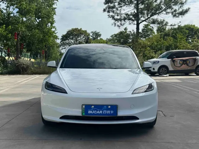 Tesla Model 3 — Фото автомобиля 2