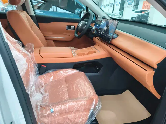 Leapmotor C10 — Фото автомобиля 16