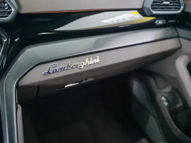 Lamborghini Urus — Фото автомобиля 14