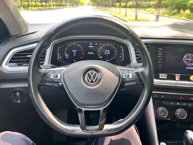 Volkswagen T-Roc — Фото автомобиля 10