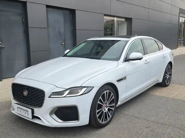 Фотография автомобиля — Jaguar XFL
