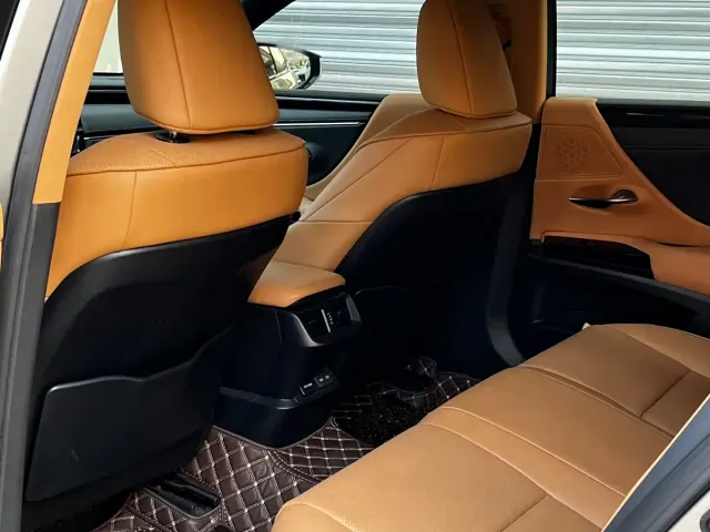 Lexus ES — Фото автомобиля 26