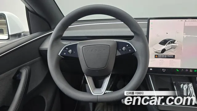 Tesla Model Y — Фото автомобиля 19