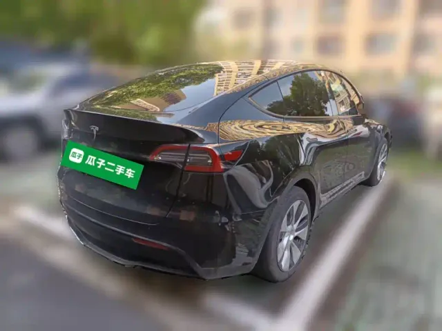 Tesla Model Y — Фото автомобиля 6