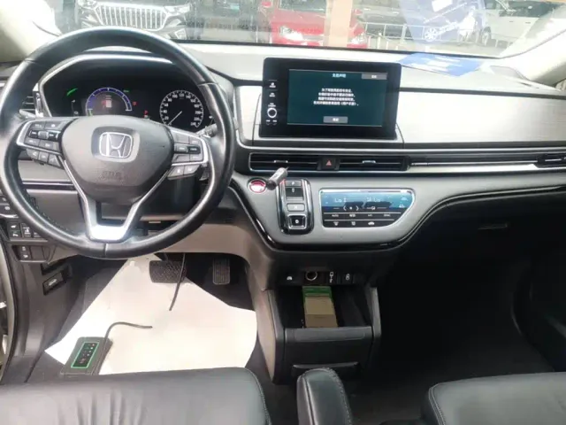 Honda Elysion — Фото автомобиля 9