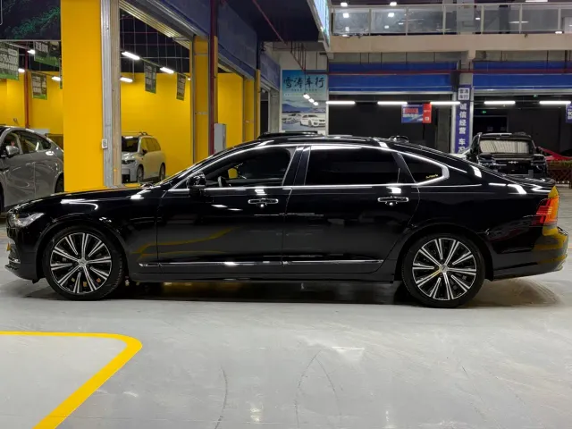 Volvo S90 — Фото автомобиля 4