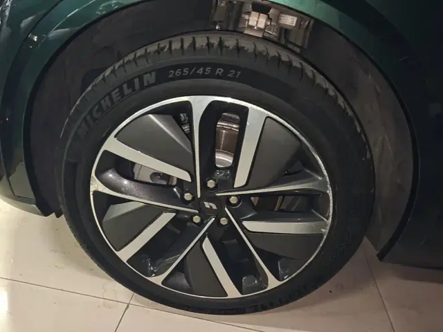 Li Auto L9 — Фото автомобиля 22