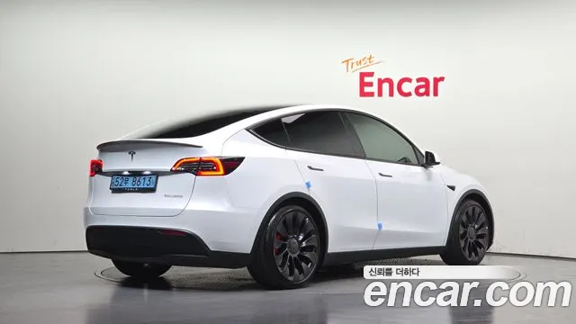 Tesla Model Y — Фото автомобиля 2