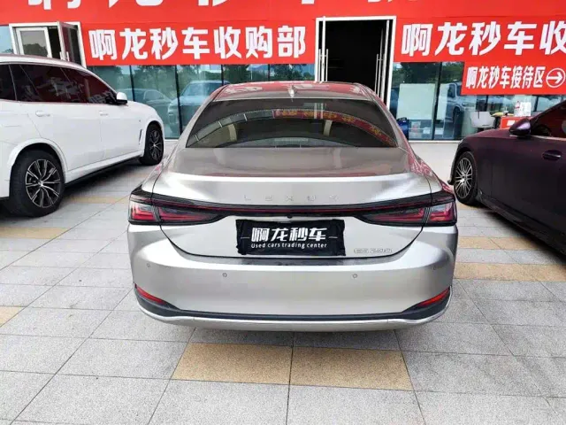 Lexus ES — Фото автомобиля 5