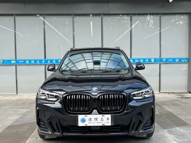 BMW iX3 — Фото автомобиля 3