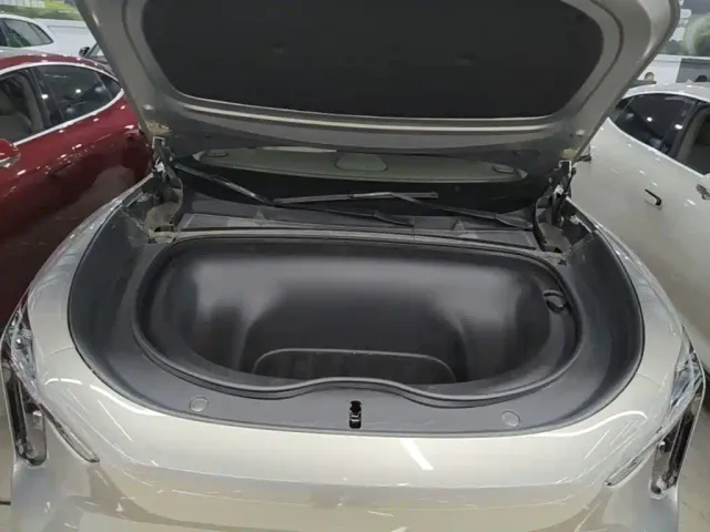 IM Motors LS6 — Фото автомобиля 16