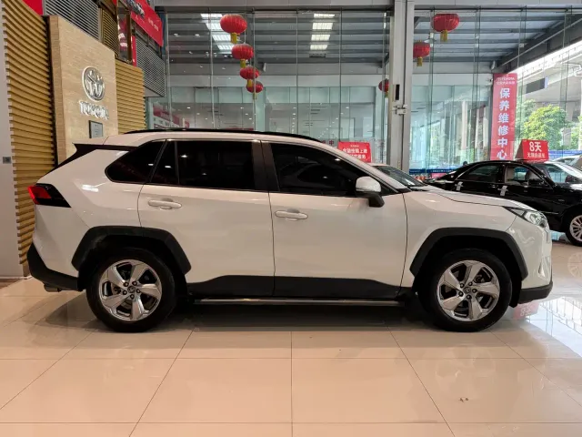 Toyota RAV4 — Фото автомобиля 5