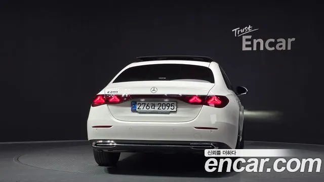 Mercedes-Benz E-Class — Фото автомобиля 4