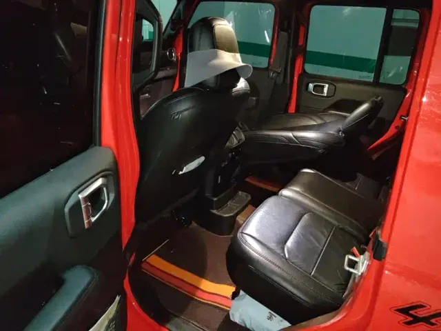 Jeep Wrangler — Фото автомобиля 11