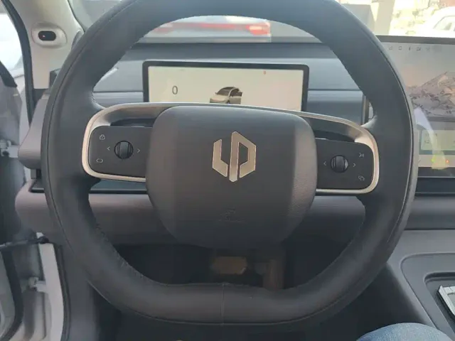 Leapmotor C10 — Фото автомобиля 10